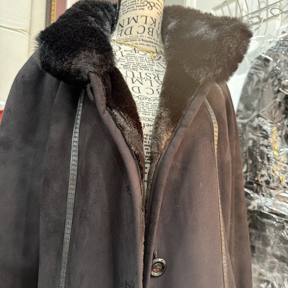Gallery New York Women's Brown Faux Fur Hooded Winter Coat Size M Cleaned Warm - Picture 3 of 12